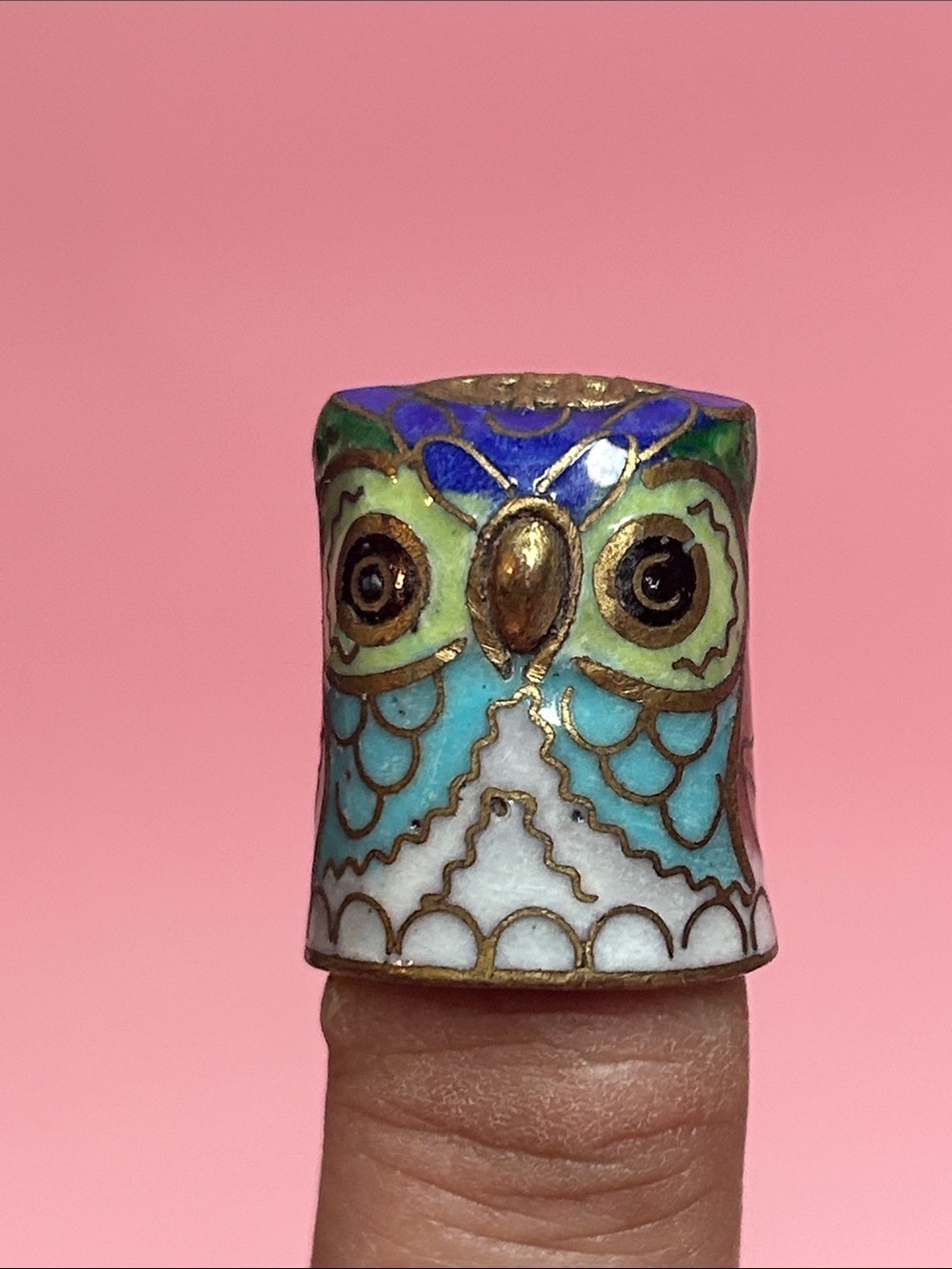 Beautiful And Rare Vintage Enameled Porcelain Cloisonne Owl Thimble
